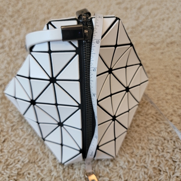 Bao Bao Issey Miyake White Triangle Shoulder Bag Rare NWOT - Picture 14 of 17